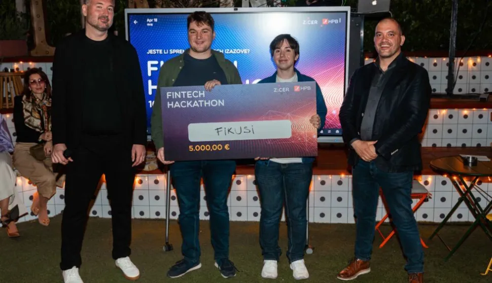 Zagrebački inovacijski centar (ZICER) i Hrvatska po&scaron;tanska banka (HPB) proglasili su pobjednike drugog izdanja bankarskog "Fintech Hackathona", kojima je za njihova inovativna rje&scaron;enja pripalo ukupno 10 tisuća eura.Natjecanje u organizaciji HPB-a i ZICER-a i ovaj put je održano s ciljem razvoja inovativnih i funkcionalnih rje&scaron;enja za unaprjeđenje poslovanja HPB-a, privuklo je čak 80 prijavljenih sudionika, od čega je u konačnom natjecanju sudjelovalo 17 timova, koji su svoja rje&scaron;enja predstavili stručnom žiriju u kojem su bili direktor ZICER-a Frane &Scaron;esnić, član Uprave HPB-a Josip Majher, direktorica Direkcije digitalnog bankarstva u toj banci Lana Matić te voditelj Odjela za razvoj digitalnih procesa u HPB-u Ivan Vrebac.