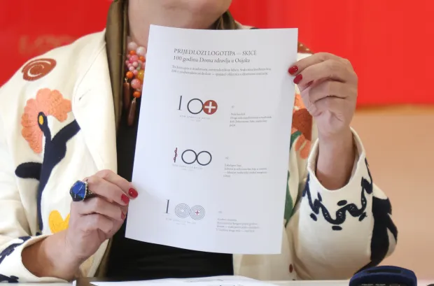 Osijek, 22. 04. 2026., Campus, AUKOS, svečana dvorana, potpisivanje sporazuma, suradnja AUKOS, Dom zdravlja OBŽ, skice, prijedlozi logotipa povodom 100 Doma zdravlja Osijek, poklon AUKOS-a Domu zdravljaSNIMIO BRUNO JOBST