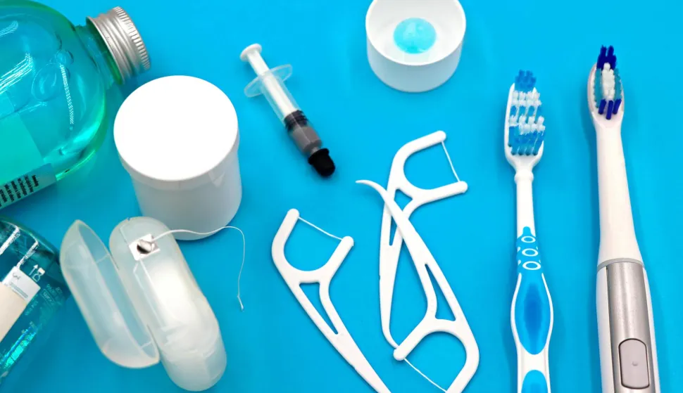 Pravilna njega usne &scaron;upljine: Zubni konac je važan, i to ne samo za zube i desni