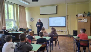 Policijski službenik za sigurnost i preventivu cestovnog prometa Policijske postaje Beli Manastir održao je interaktivno predavanje 7. i 8. razredima učenika Osnovne &scaron;kole Matije Gubec iz Čeminca