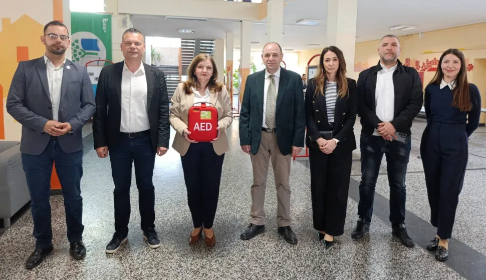 NA&Scaron;ICEU O&Scaron; Dore Pejačević postavljen je AVD uređaj koji je financirao Grad Na&scaron;ice na inicijativu roditelja budućeg učenika, predstavljen je u srijedu, a prije tjedan dana organizirana je stručna obuka svih zaposlenika.travanj 2026.