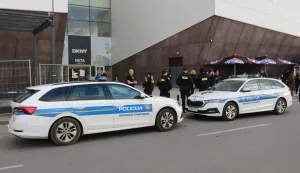 Osijek, 21. 04. 2026, Svilajska, TC Portanova, oko 18 sati dojava o bombi, na kraju se sipostavilo da je lažna. Policija, blokada, evakuacija, duge cijevi...snimio GOJKO MITIĆ