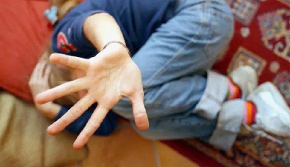 ?14.2.2013.U Zagrebu uhićen profesor-pedofil rodom iz Slavonskog Broda------crna4 st color