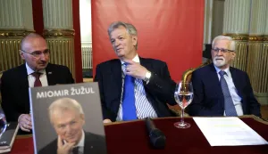 Zagreb, 22.04.2026 - Predstavljanje knjige Miomira Žužula "Dayton: Diplomacija - druga strana rata. Na fotografiji Gordan Grlić Radman, Miomir Žužul, Darinko Bago.foto HINA/ Denis CERIĆ /dc