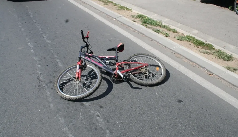 Prometna nesreća, djeca, bicikl, bicikli, ilustracija