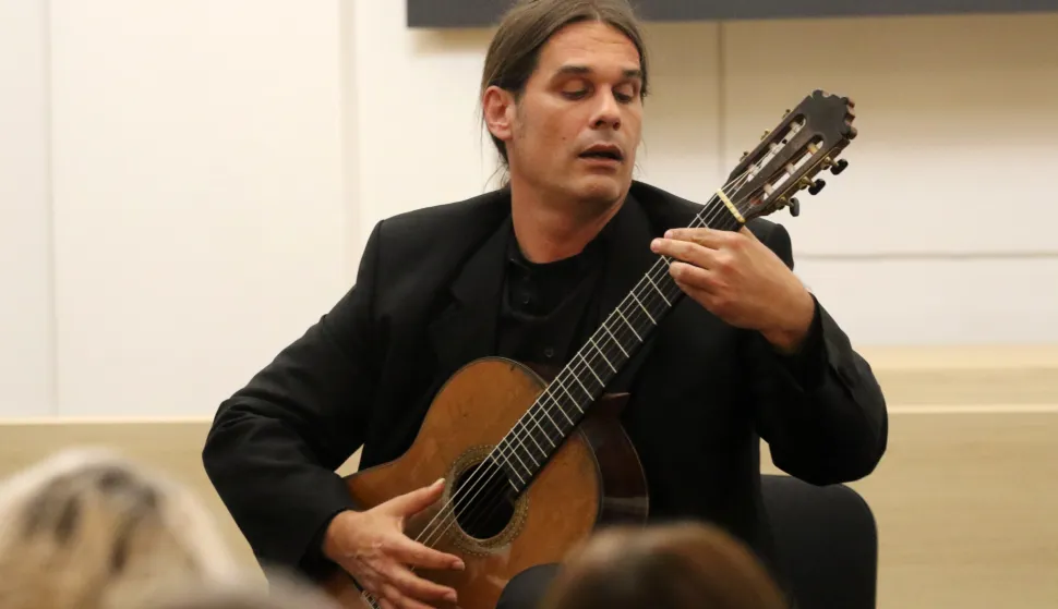 Gitarist Kre&scaron;imir Bedek pokazao izraziti virtuozitet i muzikalnost