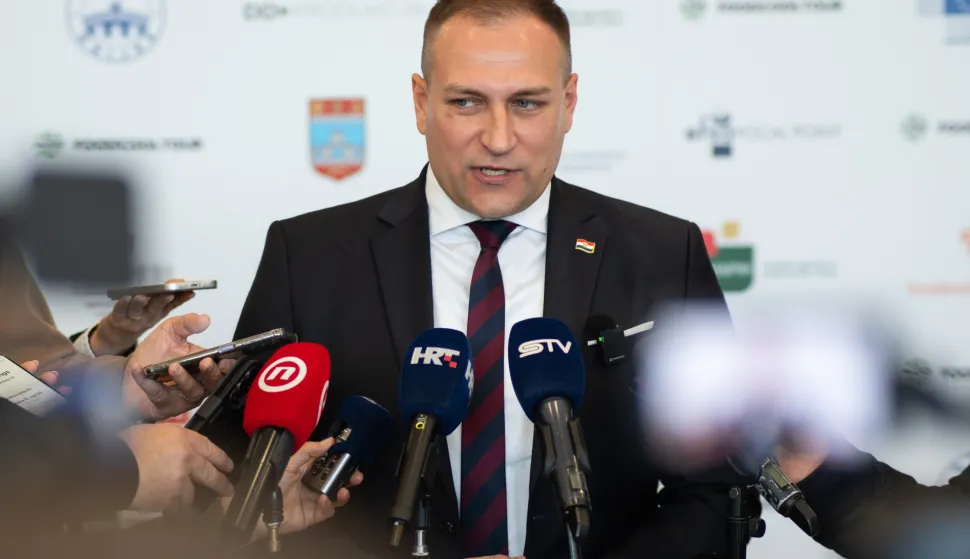 Osijek, 23. 4. 2026., Foodcooltour konferencija o hraniDavid Vlajčić; Foodcooltour; HAPIH; hrana; konferencija; paneli; govornici; panelisti; posjetitelji; sudionici