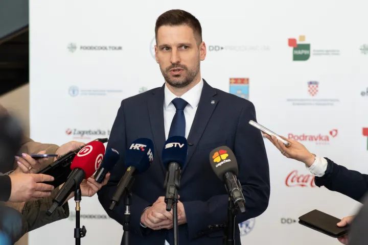 Osijek, 23. 4. 2026., Foodcooltour konferencija o hraniIvan Radić; Foodcooltour; HAPIH; hrana; konferencija; paneli; govornici; panelisti; posjetitelji; sudionici