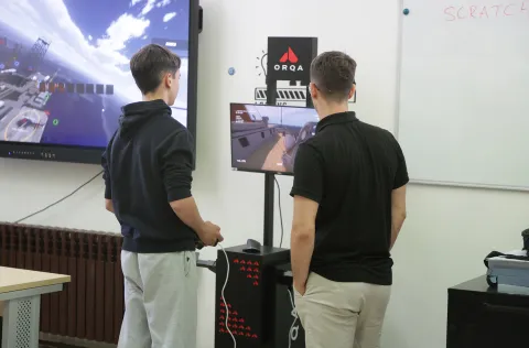 Osijek, 23. 04. 2026., O&Scaron; Retfala, prva hrvatska &Scaron;kolska dron liga, dron, vježbanje, simulator, let,SNIMIO BRUNO JOBST