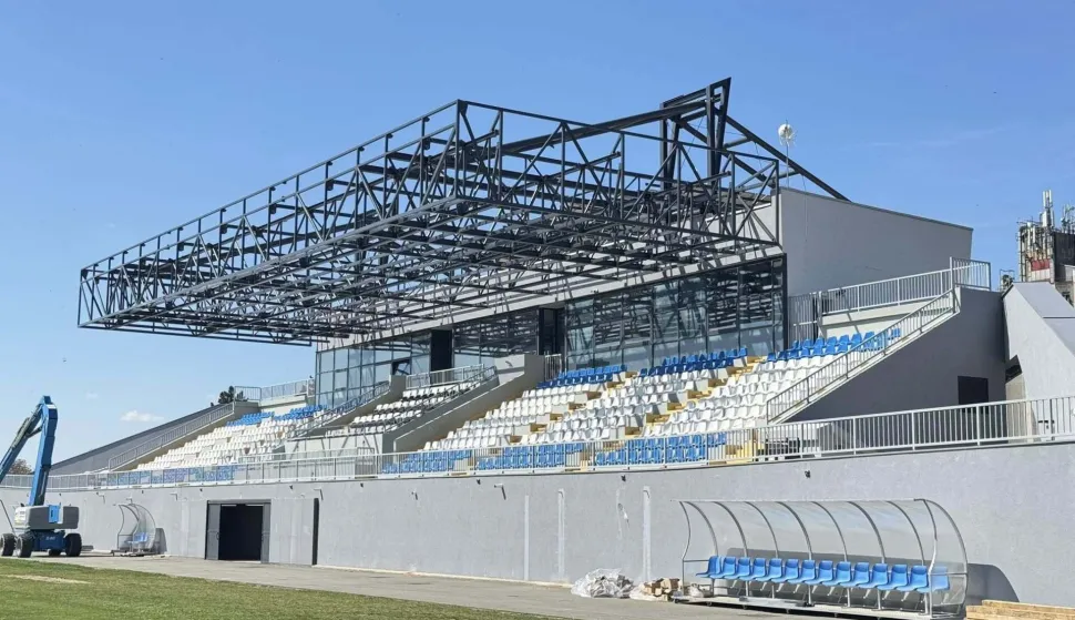 Gradski stadion Beli Manastir, postavljanje krova 23.04.2026.