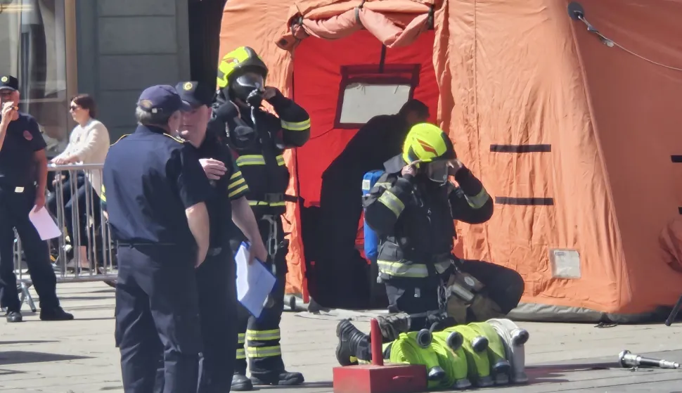 "Važna je simbioza između dva vatrogasca, bez toga nema ni ove vježbe" rekao nam je Benjamin Mikulec, predsjednik DVD-a Zlatar Bistrica na jo&scaron; jednoj Fire Combat vježbi u samom sredi&scaron;tu Osijeka.