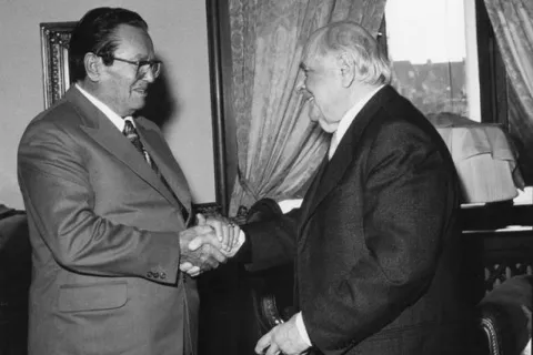 magazin tito krlezaFoto: Večernji list/Josip Broz i Miroslav Krleža, veliko prijateljstvo koje je utjecalo na dru&scaron;tveni život u Jugoslaviji - Pročitajte vi&scaron;e na: https://www.bljesak.info/kultura/knjige/na-danasnji-dan-1981-godine-preminuo-miroslav-krleza/334243
