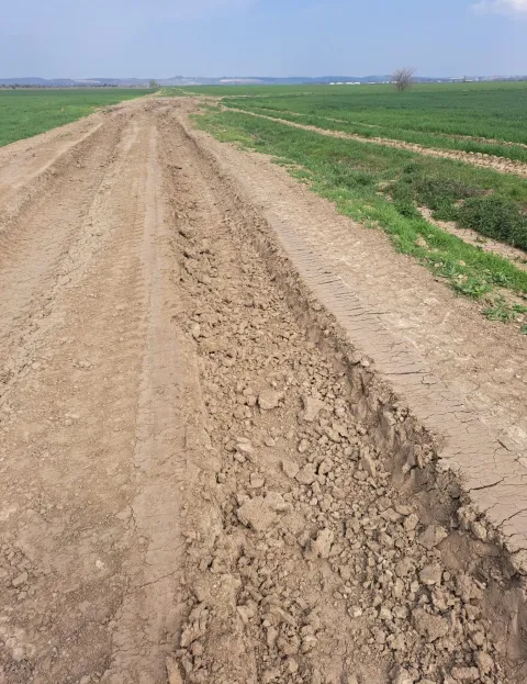 Neuređeni pristupni putovi do poljoprivrednih povr&scaron;ina