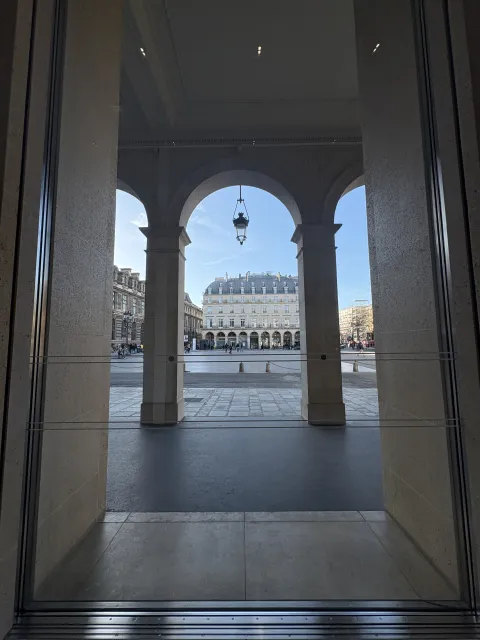 FONDACIJA CARTIER - POGLED NA TRG ROYAL