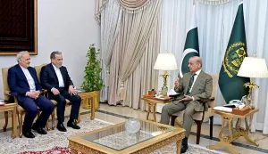 This handout photograph taken on April 25, 2026 and released by Pakistan's Prime Minister Office shows Pakistan's Prime Minister Shehbaz Sharif (R) speaking with Iran's Foreign Minister Abbas Araghchi (C) during their meeting amid the Middle East war, at the Prime Minister House in Islamabad. US envoys were expected in the Pakistani capital on April 25 to kickstart a new round of peace negotiations with Iran, although Iranian state media said Tehran's representatives had no immediate plans to hold face-to-face talks. (Photo by Pakistan's Prime Minister Office/AFP)/RESTRICTED TO EDITORIAL USE - MANDATORY CREDIT "AFP PHOTO/Pakistan's Prime Minister Office/- " - HANDOUT - NO MARKETING NO ADVERTISING CAMPAIGNS - DISTRIBUTED AS A SERVICE TO CLIENTS