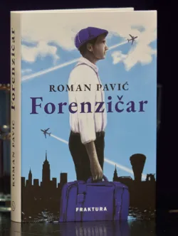 Predstavljanje knjige Romana Pavića "Forenzičar", o kojoj je, uz autora, govorio i Seid Serdarević.Na fotografiji ilustracija: knjiga Forenzičar.foto HINA/ Edvard &Scaron;U&Scaron;AK