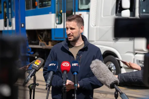 Osijek, 27. 4. 2026., Primopredaja tramvaja koje Grad Osijek daruje Gradu Žitomiru u UkrajiniIvan Radić; Remiza; tramvaji; primopredaja; dar; Osijek; Žitomir: Ukrajina 