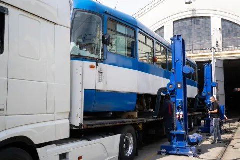 Osijek, 27. 4. 2026., Primopredaja tramvaja koje Grad Osijek daruje Gradu Žitomiru u UkrajiniIvan Radić; Remiza; tramvaji; primopredaja; dar; Osijek; Žitomir: Ukrajina 