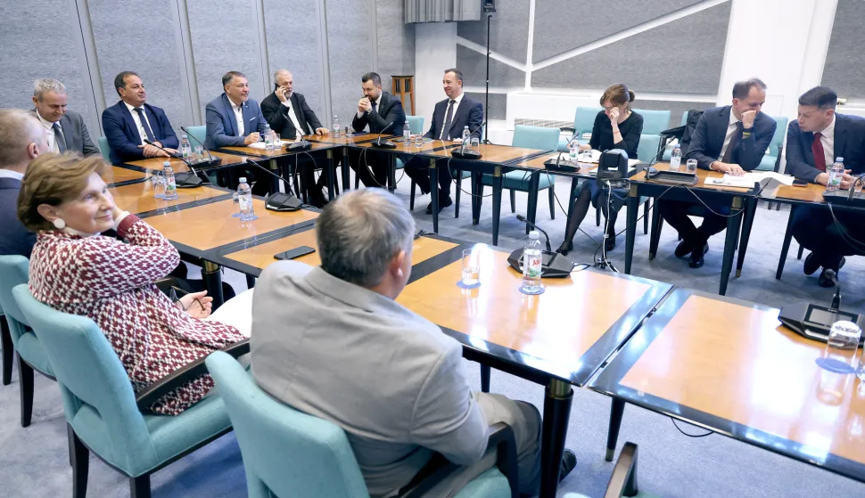 24.04.2026., Zagreb - Odbor za Ustav, Poslovnik i politicki sustav nastavio je 28. sjednicu na kojoj ce pokusati utvrditi listu kandidata za 3 suca Ustavnog suda. Oporba je napustila sjednicu. Photo: Patrik Macek/PIXSELL