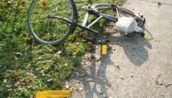 Biciklist u dobi od 17 godina pričao na mobitel i zabio se u automobil, bicikl, nesreća, prometna, ilustracija