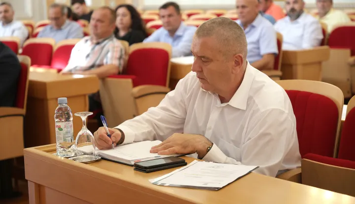 Osijek, 10. 07. 2025., Županijska 4, Velika vijećnica, sastanak, koordinacija, gradonačelnici, načelnici, županica, Ivan Hampovčan - tajnik OBŽSNIMIO BRUNO JOBST