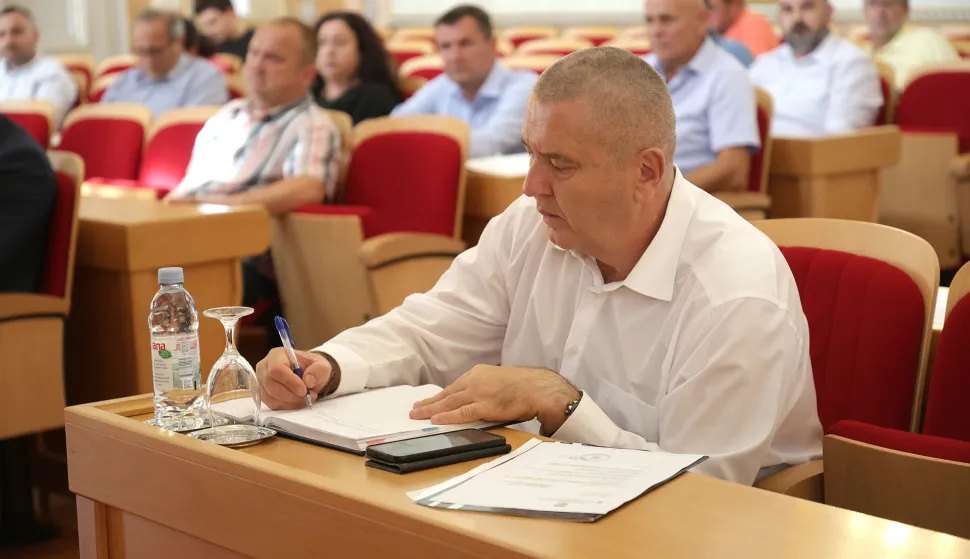 Osijek, 10. 07. 2025., Županijska 4, Velika vijećnica, sastanak, koordinacija, gradonačelnici, načelnici, županica, Ivan Hampovčan - tajnik OBŽSNIMIO BRUNO JOBST