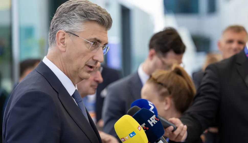 Dubrovnik, 29.04.2026 - Predsjednik Vlade Andrej Plenković dao je izjavu za medije nakon Panela Lidera na Poslovnom forumu Inicijative triju mora u Dubrovniku. Na slici Andrej Plenković.foto HINA/ Damir SENČAR/ ds