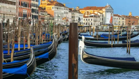 Sunrise in Venice with the view from San Marco square on the Grand Canal, Venice, UNESCO, Veneto, Italy, Europe. Gondola Service Station next to the Ducal de Venecia Palace and Traghetto Gondole Molo in Riva degli Schiavoni. (Photo by Sergi Reboredo/Sipa USA) Photo: Sergi Reboredo/SIPA USA