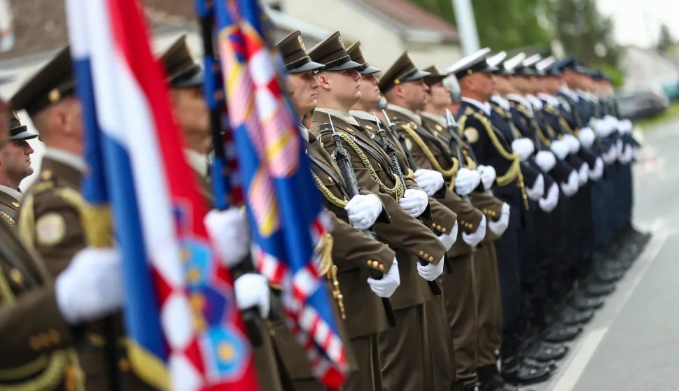 01.05.2024., Okucani - Sredisnja svecanost obiljezavanja 29. obljetnice vojno-redarstvene operacije "Bljesak" odrzana je u Okucanim uz nazocnost drzavnog vrha. Polaganjem vijenaca i cvijeca prisutni su odali pocast svima koju su zivot polozili za hrvatsku slobodu i samostalnost.  Photo: Matija Habljak/PIXSELL