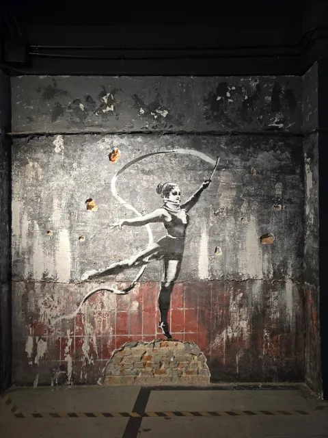 Banksy bri&scaron;e granicu između umjetnost i aktivizma te ne &scaron;tedi - nikoga