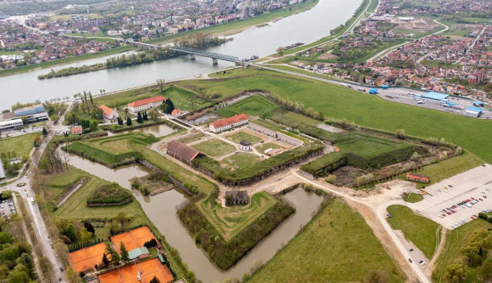 SLAVONSKI BROD - DOBILI NEPOVRATNI NOVAC ZA PROJEKTNU DOKUMENTACIJU ZA BOTANIČKI VRT, TVRĐAVA BROD, OŽUJAK 2023.