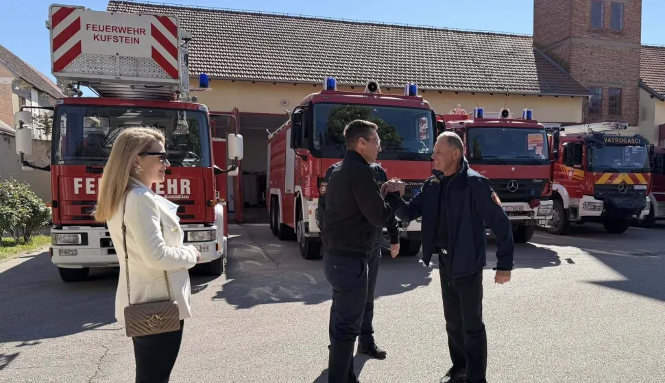 Vinkovački gradonačelnik Josip Romić u posjeti vatrogascima