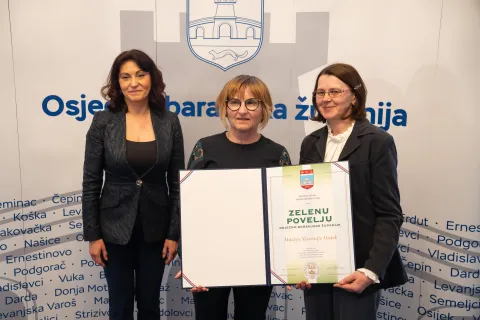 Osijek, 4. 5. 2026., Dodjela Zelenih povelja, ured županiceNata&scaron;a Trami&scaron;ak; Ksenija Katalinić; Zelene povelje; županica; županija; priznanje; podjela; dobitnici; očuvanje okoli&scaron;a; ekologija