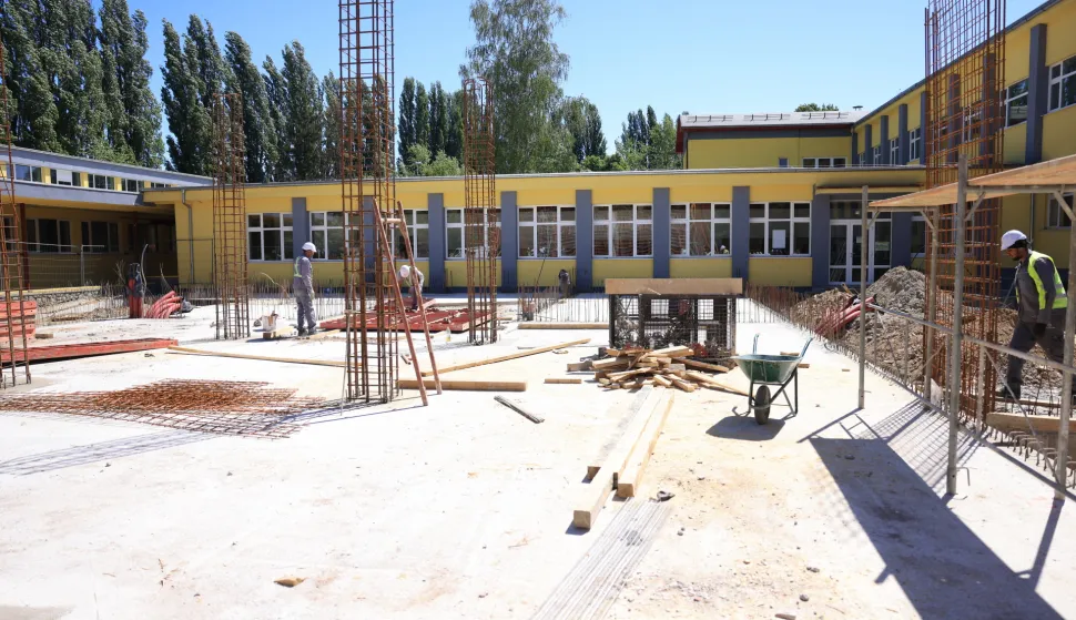 VALPOVOOsnovna &scaron;kola Matije Petra Katančića u Valpovu jedna je od 19 osnovnih &scaron;kola koje su u procesu rekonstrukcije i dogradnje radi prelaska na jednosmjensku nastavusvibanj 2026.