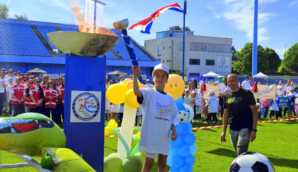 Plamen Olimpijskog festivala upalio je David Zovak iz Dječjeg vrtića Bambi Rokovci-Andrija&scaron;evci 