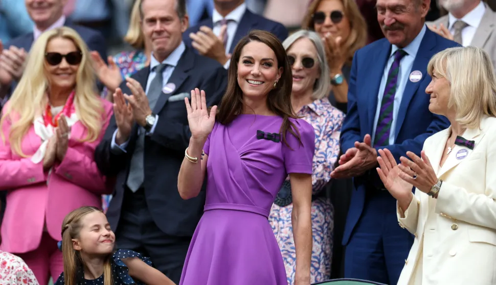 epa11477314 Catherine, Princess of Wales, attends the Men's final betwen he Carlos Alcaraz of Spain and Novak Djokovic of Serbia at the Wimbledon Championships, Wimbledon, Britain, 14 July 2024. EPA/NEIL HALL EDITORIAL USE ONLY