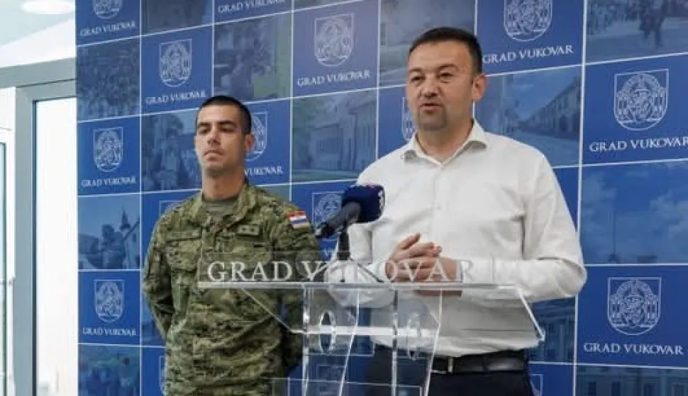 VUKOVARGradonačelnik Vukovara Marijan Pavliček održao je primanje&nbsp;za hrvatskog vojnika Filipa Palijana, pripadnika Gardijske oklopno-mehanizirane brigade, koji je na prestižnom međunarodnom vojnom natjecanju "Minnesota Best Warrior Competition" osvojio izvrsno drugo mjesto.svibanj 2026.