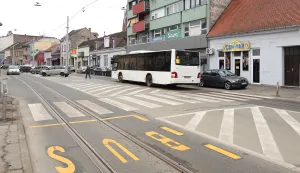 Osijek, 03. 02. 2025., Ulica J. J. Strosmayera, križanje Strossmayerova - Gornjodravska obala, autobusna stanica, obje strane, privremena stanica, autobusna stanica na tramvajskoj pruziSNIMIO BRUNO JOBST