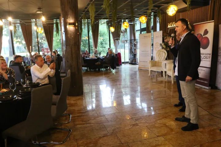Osijek, 07.05. 2026, Zoo hotel. Pet Rotary klubova se udružilo u humanitarne svrhe. Humanitarna večera, zabavni program, aukcija. Stojan Bjelajac.snimio GOJKO MITIĆ