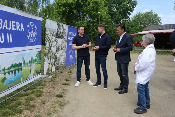 Osijek, 09. 05. 2026, Bajer, Jug 2. Obilazak početka radova na uređenju Sportsko - rekreacijskog centra Bajer na Jugu 2. Igor Pandžić, Ivan Radić, Željko Kovačević i Sofija Majić.snimio GOJKO MITIĆ