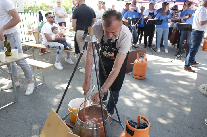 Osijek, 09. 05. 2026., Cvjetno naselje, MO, Čobanijada, Dan MO Cvjetno, čobanacSNIMIO BRUNO JOBST