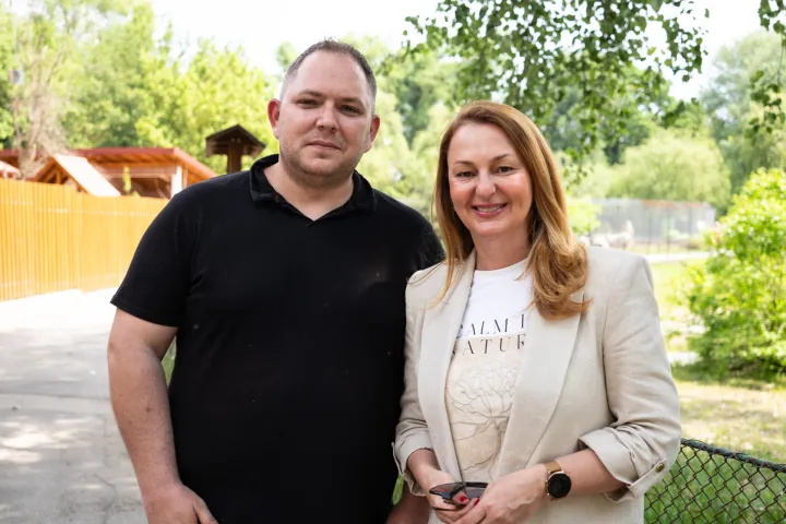 Osijek, 9. 5. 2026., Obiteljski dan u ZOO vrtuNikica Jukić; Tajana Rogulja; hranjenje životinja; djeca; obitelji; obieljski dan; ZOO vrt; timaritelj; životinje