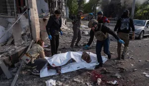 EDITORS NOTE: Graphic content/This handout photograph taken and released on May 5, 2026 by the press service of the 93rd Kholodnyi Yar Separate Mechanized Brigade of the Ukrainian Ground Forces shows people gathered next to a victim of a Russian air attack wrapped in a plastic sheet in Kramatorsk, eastern Donetsk region, amid the Russian invasion of Ukraine. Russian attacks killed 21 people in cities across Ukraine on May 5, 2026, as President Volodymyr Zelensky condemned Moscow's "utter cynicism" for launching deadly strikes while seeking a truce to stage its May 9 patriotic parade. The attacks, hitting the cities of Zaporizhzhia, Kramatorsk and Dnipro, came hours before a Ukrainian-suggested ceasefire. (Photo by IRYNA RYBAKOVA/The 93rd Kholodnyi Yar Separate/AFP)/RESTRICTED TO EDITORIAL USE - MANDATORY CREDIT "AFP PHOTO/IRYNA RYBAKOVA/PRESS SERVICE OF THE 93RD KHOLODNYI YAR SEPARATE MECHANIZED BRIGADE" - NO MARKETING NO ADVERTISING CAMPAIGNS - DISTRIBUTED AS A SERVICE TO CLIENTS