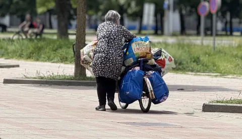 Osijek, 05. 05. 2026., umirovljenik; umirovljenica; starost; starica; siroma&scaron;tvo; egzistencija; rub egzistencije; skupljanje boca; preživljavanje; mirovina; mala mirovina; slobodnjak, slobodnjaciSNIMIO BRUNO JOBST