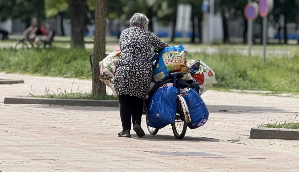 Osijek, 05. 05. 2026., umirovljenik; umirovljenica; starost; starica; siroma&scaron;tvo; egzistencija; rub egzistencije; skupljanje boca; preživljavanje; mirovina; mala mirovina; slobodnjak, slobodnjaciSNIMIO BRUNO JOBST