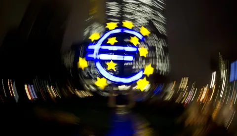 A picture taken with long exposure shows the illuminated Euro sculpture in front of the European Central Bank (ECB) in Frankfurt Main, Germany, 06 November 2013. On 07 November 2013, the ECB holds its council meeting. Photo: Daniel Reinhardt/dpa/DPA/PIXSELL