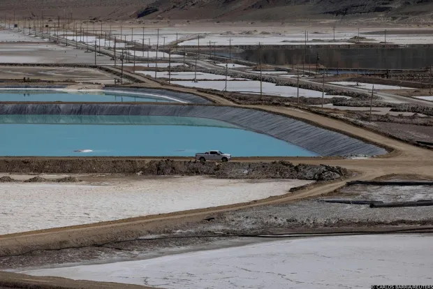 FILE PHOTO: Lithium evaporation ponds are seen at Albemarle Lithium production facility in Silver Peak, Nevada, U.S. October 6, 2022. REUTERS/Carlos Barria/File Photo Photo: CARLOS BARRIA/REUTERS