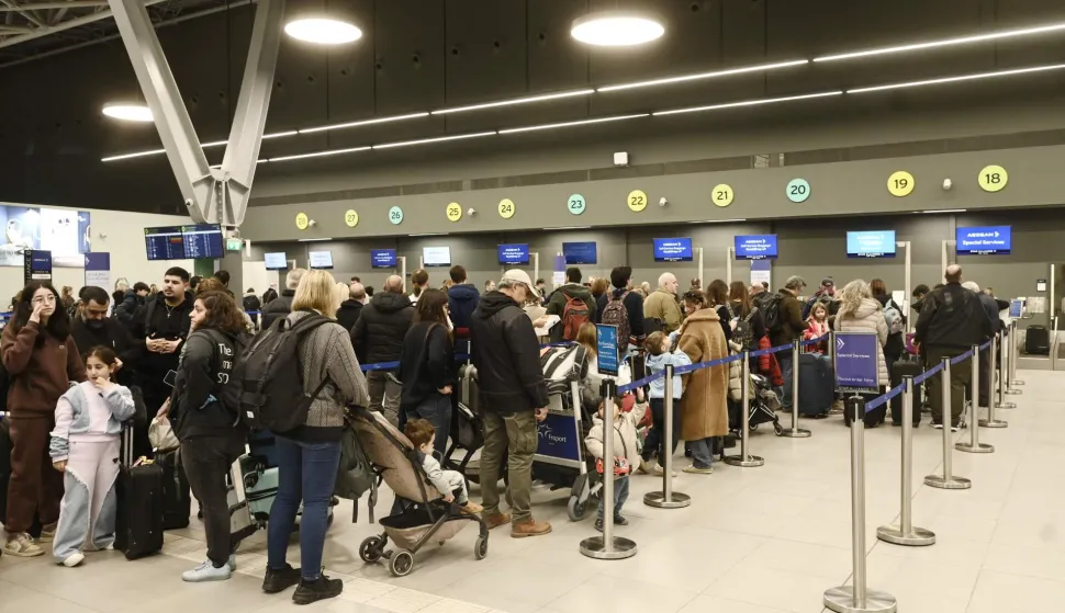 Passengers wait at the Thessaloniki Airport "Makedonia" amidst disruption in flights across Greece linked to a technical problem at the Athens Flight Information Region (FIR), in Thessaloniki, on January 4, 2026. Arrivals and departures in Greek airports were disrupted on January 4 due to a technical issue linked to the central radio frequency systems of the Athens and Macedonia Area Control Centers, which operate under the Civil Aviation Authority. (Photo by SAKIS MITROLIDIS/AFP)