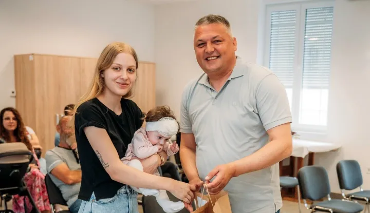 Uručene novčane nagrade i ljuljačka 