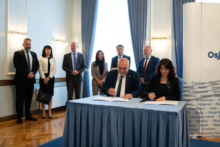 Osijek, 14. 5. 2026., Potpisivanje ugovora, obrtnici i županijaStjepan Birović; Nata&scaron;a Trami&scaron;ak; ugovori; obrtnici; županija; obrtnička komora; 